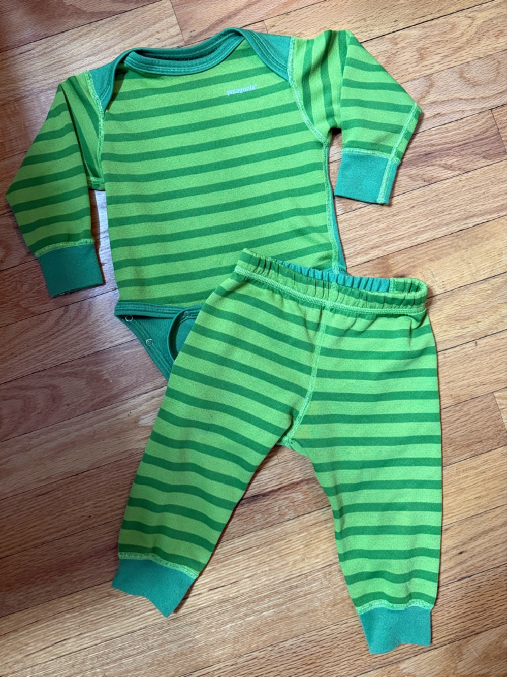 Patagonia Capilene Green Striped Set 6 months
